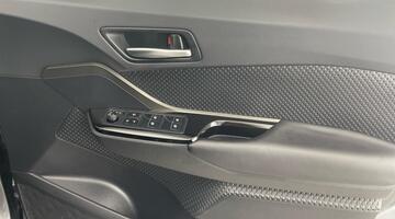 2019 Toyota VVT-h Dynamic CVT Euro 6 5-door (Grey) - Image: 19