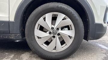 2025 Volkswagen 1.0 TSI Life DSG Euro 6 5-door (Grey) - Image: 5