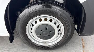 2025 Volkswagen 2.0 TDI T28 Commerce Plus FWD SWB Euro 6 5-door (White) - Image: 5