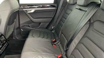 2025 Volkswagen 3.0 TDI V6 Black Edition Tiptronic 4Motion Euro 6 5-door (Grey) - Image: 41