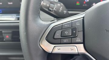 2025 Volkswagen ETSI MHEV Life DSG Euro 6 5-door (Red) - Image: 18