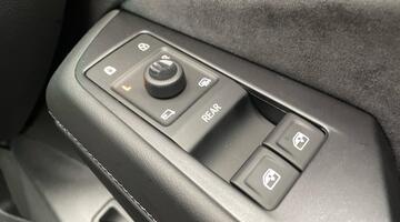 2025 Volkswagen Pro S 86kWh Match Plus Tourer Auto 5-door (Black) - Image: 19