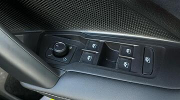 2025 Volkswagen TSI eHybrid 19.7kWh R-Line DSG Euro 6 5-door (White) - Image: 25