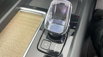 2025 Volvo 2.0 B5 MHEV Plus Pro Auto Euro 6 5-door (Grey) - Image: 24