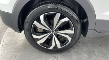 2023 Volkswagen 1.0 TSI Black Edition Euro 6 5-door (White) - Image: 17