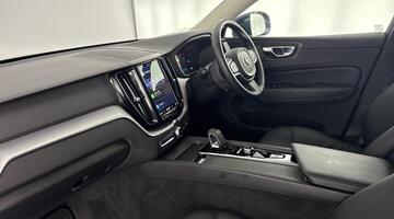 2022 Volvo 2.0 B5 MHEV Core Auto Euro 6 5-door (Blue) - Image: 2