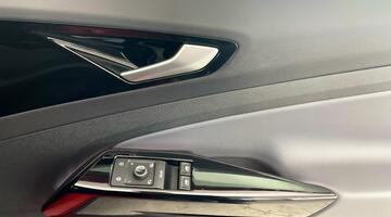 2024 Volkswagen Pro 77kWh Match Auto 5-door (Red) - Image: 20