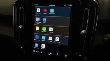 2022 Volvo Recharge 69kWh Plus Auto 5-door (Green) - Image: 34