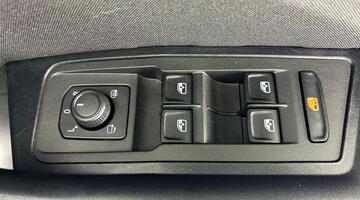 2023 Volkswagen 1.0 TSI Life Euro 6 5-door (Black) - Image: 19