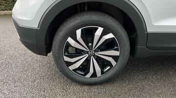 2025 Volkswagen 1.0 TSI Match Euro 6 5-door (Silver) - Image: 32