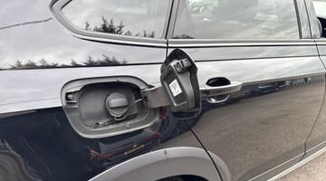 2025 Volkswagen 1.0 TSI Match DSG Euro 6 5-door (Black) - Image: 9