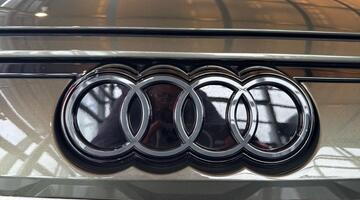 2025 Audi Performance 105kWh Carbon Black Auto quattro 4-door (Green) - Image: 12