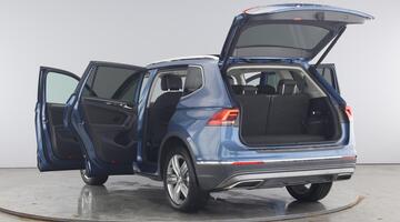 2018 Volkswagen 2.0 TDI SEL 4Motion Euro 6 5-door (Blue) - Image: 11