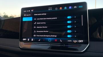 2025 Volkswagen ETSI MHEV R-Line DSG Euro 6 5-door (Blue) - Image: 48