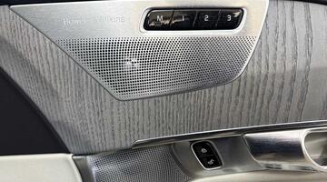 2024 Volvo 2.0h T8 18.8kWh Ultra Dark Auto 4WD Euro 6 5-door (Blue) - Image: 27