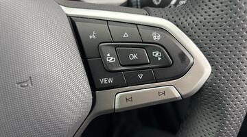 2025 Volkswagen TSI R-Line Euro 6 5-door (Black) - Image: 24