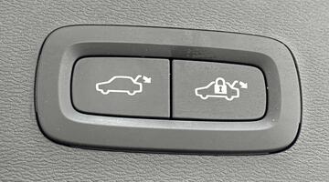 2025 Volvo 2.0 B4 MHEV Ultra Bright DCT Auto Euro 6 5-door (Black) - Image: 19