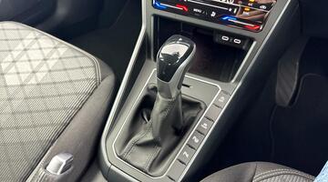 2025 Volkswagen 1.0 TSI R-Line DSG Euro 6 5-door (Grey) - Image: 25