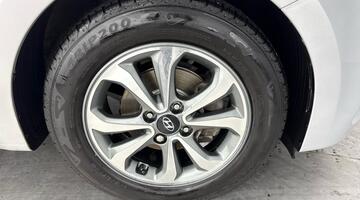 2020 Hyundai SE Launch Edition Euro 6 5-door (Grey) - Image: 5