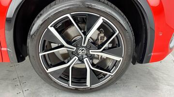 2025 Volkswagen 2.0 TDI R-Line DSG Euro 6 5-door (Red) - Image: 5