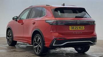 2025 Volkswagen 2.0 TDI R-Line DSG Euro 6 5-door (Red) - Image: 3