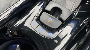 2017 Toyota VVT-h Dynamic CVT Euro 6 5-door (Silver) - Image: 24