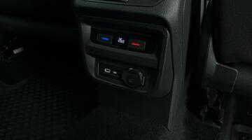 2021 Volkswagen TSI Active Euro 6 5-door (Red) - Image: 28