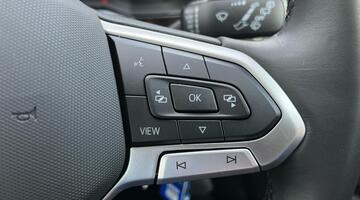 2025 Volkswagen 1.0 TSI Life Euro 6 5-door (Black) - Image: 26