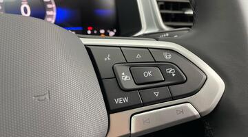 2025 Volkswagen 1.0 TSI Style Euro 6 5-door (Multicolour) - Image: 23