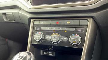 2018 Volkswagen 1.0 TSI Design Euro 6 5-door (Red) - Image: 25