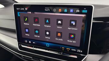 2025 Volkswagen TSI R-Line Euro 6 5-door (Black) - Image: 18