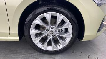 2025 Škoda 2.0 TDI SE L DSG Euro 6 5-door (Yellow) - Image: 5