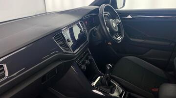 2019 Volkswagen 2.0 TDI R-Line Euro 6 5-door (Black) - Image: 2