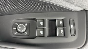 2025 Volkswagen ETSI MHEV R-Line DSG Euro 6 5-door (Multicolour) - Image: 19