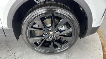 2025 Volkswagen 1.0 TSI Style Euro 6 5-door (Multicolour) - Image: 5