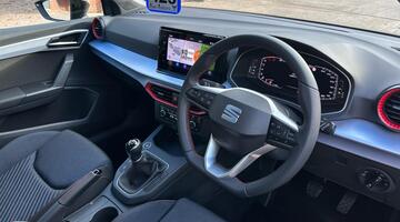 2025 SEAT 1.0 TSI FR Black Edition Euro 6 5-door (Grey) - Image: 6