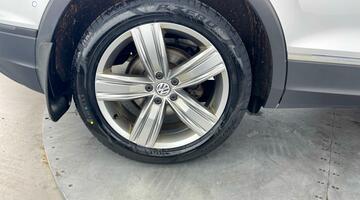 2019 Volkswagen 2.0 TDI Match 4Motion Euro 6 5-door (Silver) - Image: 26