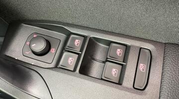 2025 SEAT 1.0 TSI FR Black Edition Euro 6 5-door (Multicolour) - Image: 19