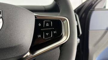 2025 Volvo Single Motor Extended Range 69kWh Plus Auto 5-door (Black) - Image: 17