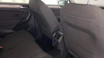 2021 Volkswagen 2.0 TDI Life DSG Euro 6 5-door (Grey) - Image: 29