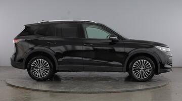 2025 Volkswagen 2.0 TDI Match DSG Euro 6 5-door (Black) - Image: 4