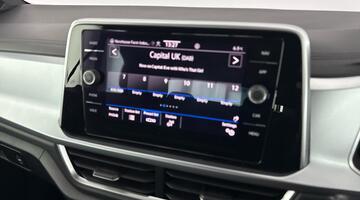 2022 Volkswagen TSI Style 2WD Euro 6 2-door (Multicolour) - Image: 14