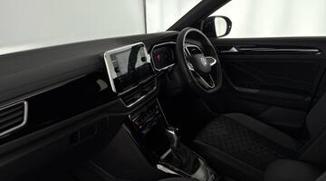 2025 Volkswagen 2.0 TDI R-Line DSG Euro 6 5-door (Black) - Image: 2