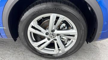 2025 Volkswagen TSI R-Line DSG 2WD Euro 6 2-door (Blue) - Image: 5