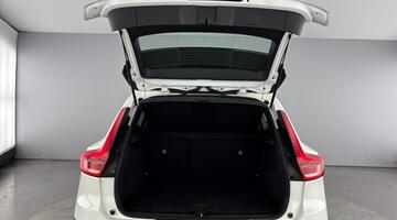 2021 Volvo T2 Momentum Core Euro 6 5-door (White) - Image: 12