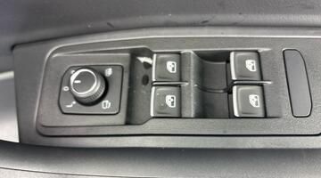 2025 Volkswagen TSI R-Line DSG 2WD Euro 6 2-door (Blue) - Image: 19