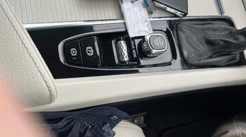 2017 Volvo 2.0 D4 Momentum Auto Euro 6 5-door (Black) - Image: 41