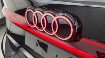 2025 Audi 100kWh S line Auto quattro 5-door (Black) - Image: 30