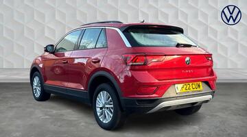 2022 Volkswagen 1.0 TSI Life Euro 6 5-door (Red) - Image: 3