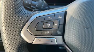 2025 Volkswagen ETSI MHEV R-Line DSG Euro 6 5-door (Grey) - Image: 24